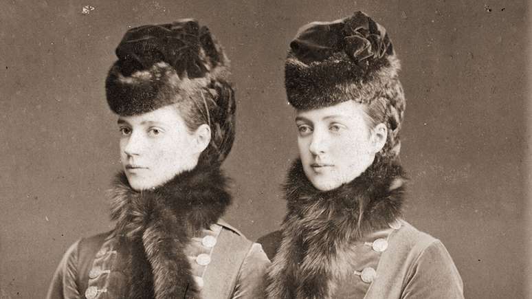 As irmãs Alexandra (à direita) e Dagmar, filhas do rei Christian 9º da Dinamarca, desempenharam um papel importante na história da monarquia europeia