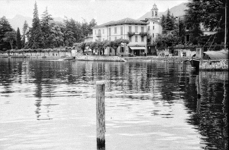 Casa à beira do lago