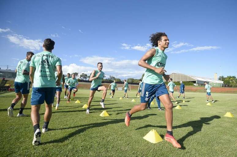 Contra o Athletico, Willian Arão pode ser utilizado na zaga ou no meio de campo (Foto: Alexandre Vidal/Flamengo)
