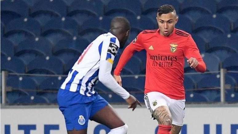 Éverton e Vlachodimos testam positivo e Benfica chega a 10 jogadores com covid-19.