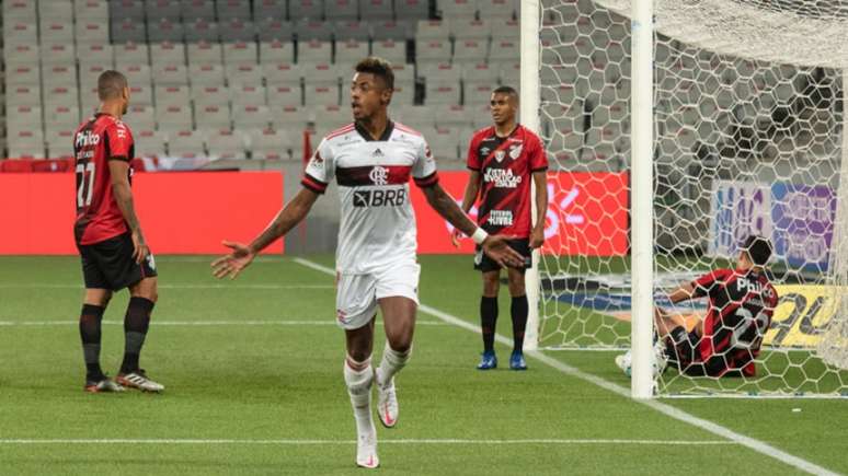 Autor do gol da última vitória, Bruno Henrique será desfalque (Foto: Marcelo Andrade/Ofotografico)