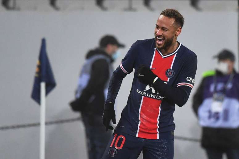 Neymar completou 100 jogos pelo PSG na última partida (Foto: DENIS CHARLET / AFP)