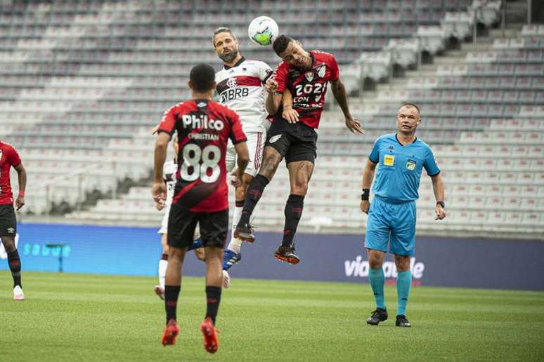 Diego em ação pelo Flamengo na partida (Foto: Alexandre Vidal/Flamengo)