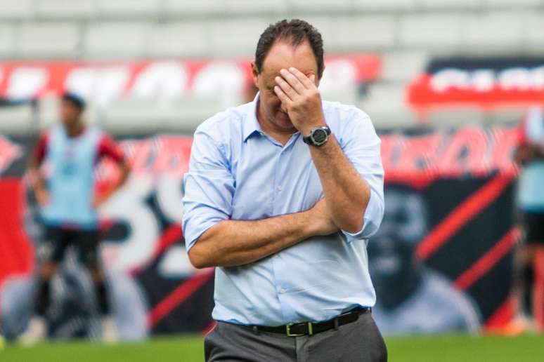 Ceni tem que ir bem na Libertadores para ganhar a confiança da torcida e dos dirigentes do Flamengo