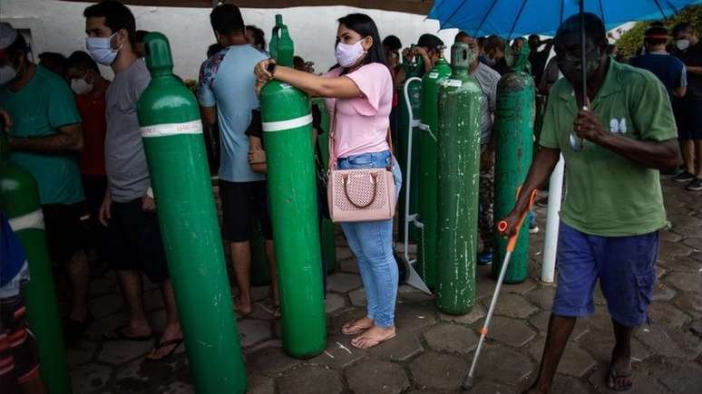 Cientistas ainda investigam o impacto da nova variante sobre colapso da saúde no Amazonas