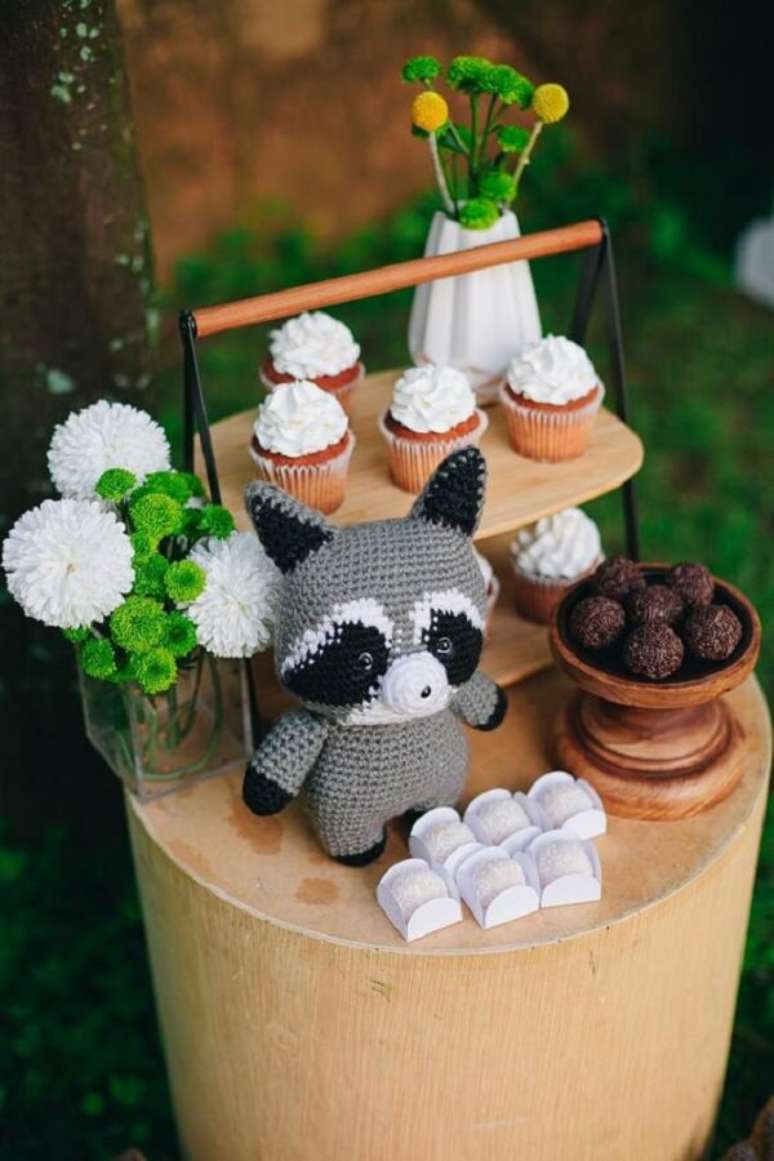 137. Bichos em amigurumi são fofos e deixam a decoração ainda mais estilosa. Fonte: Pinterest