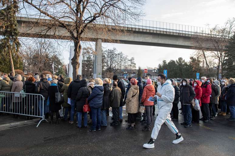 Vacina&ccedil;&atilde;o com imunizante da Sinopharm em Belgrado, S&eacute;rvia
 26/1/2021 REUTERS/Marko Djurica