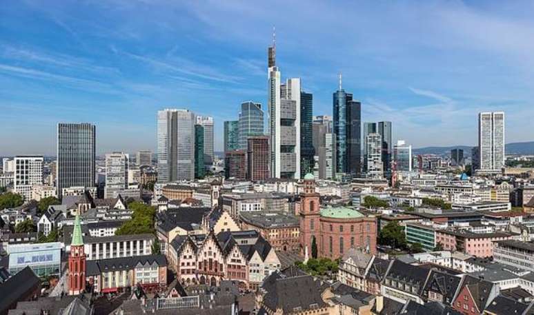 Ataque ocorreu na cidade de Frankfurt, na Alemanha, e os motivos ainda não estão claros