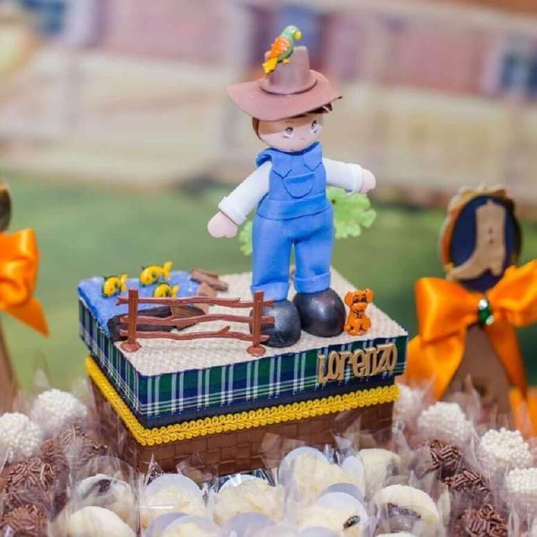 20. Bonequinhos tamb&eacute;m podem ser usados na decora&ccedil;&atilde;o festa infantil fazendinha &ndash; Foto: Doces Lembran&ccedil;as Boutique