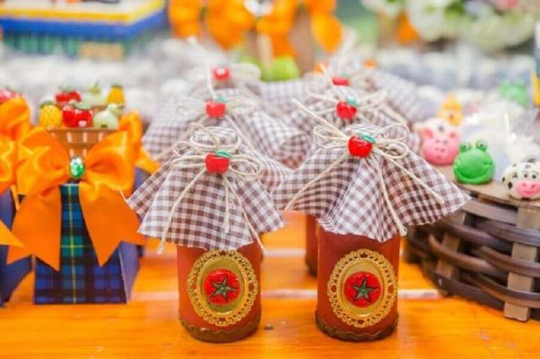 91. Potinhos de doces para lembrancinhas de festa fazendinha – Foto: Doces Lembranças Boutique