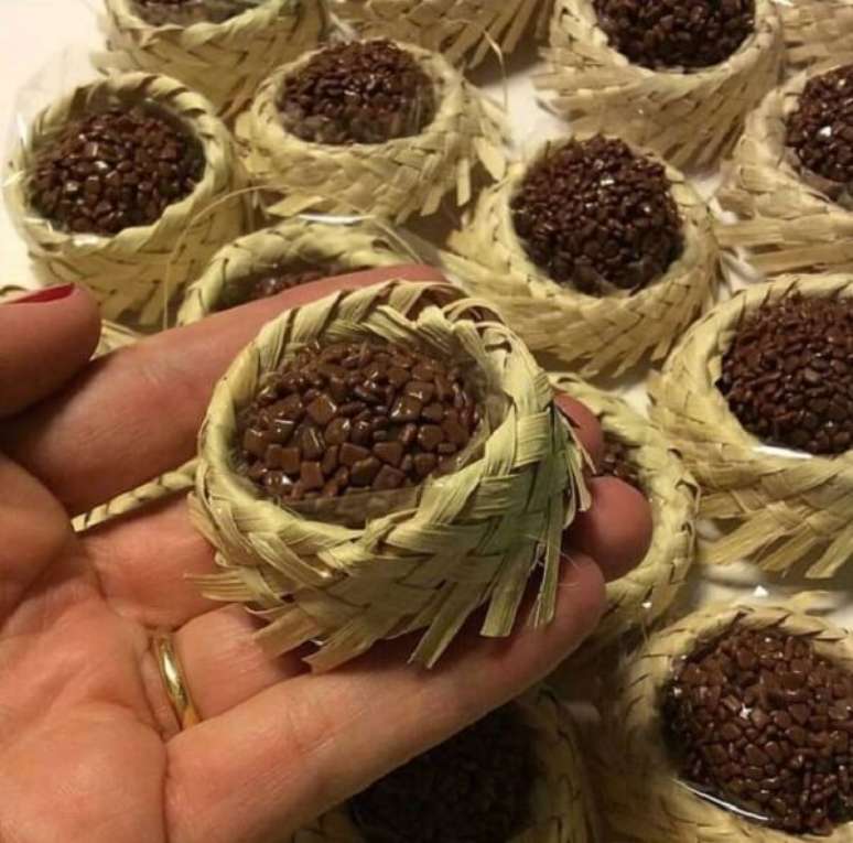 94. Utilize forminhas criativas para os brigadeiros. Fonte: Pinterest