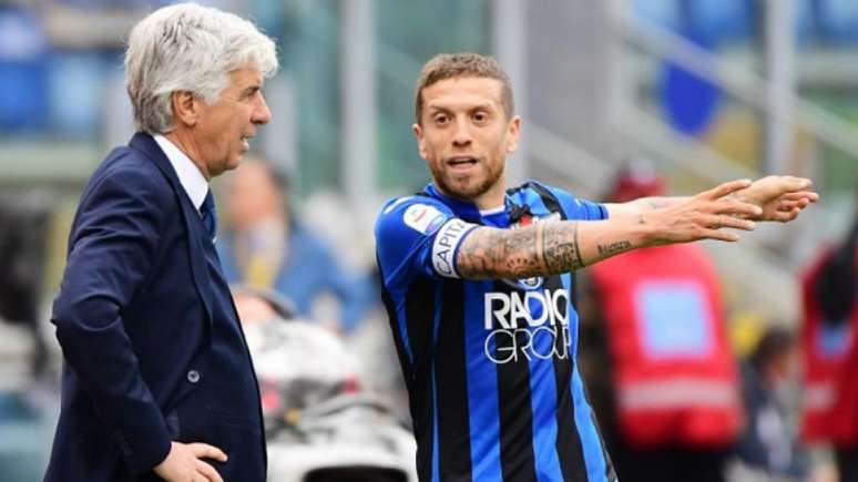 Gasperini e Papu Gómez foram os nomes da Atalanta na última temporada (Foto: Vincenzo Pinto/AFP)