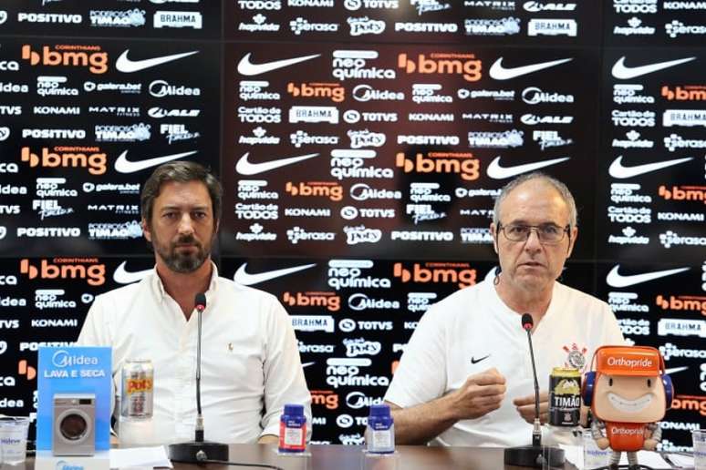 Duílio Monteiro Alves e José Colagrossi Neto explicaram os patrocínios (Foto: Rodrigo Coca/Ag. Corinthians)