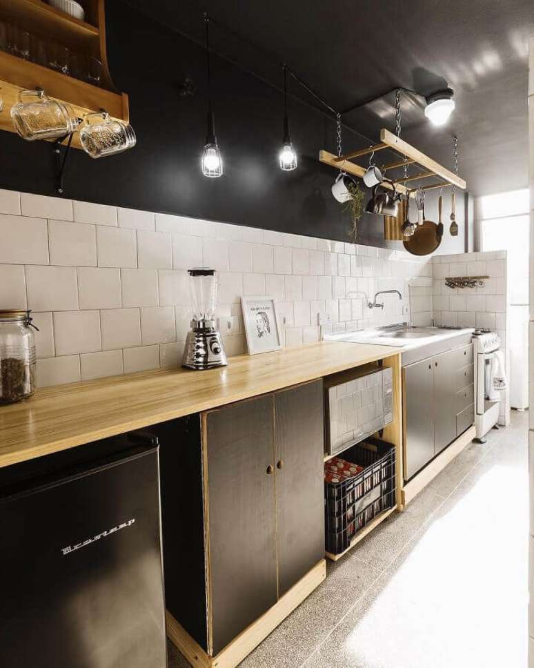 1. Utensílios de cozinha podem ajudar a compor a decoração de cozinha estilo industrial – Foto: Andreas Móveis