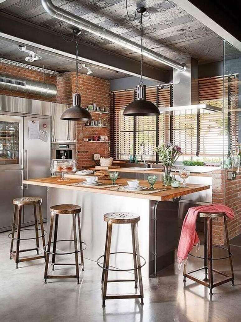 29. Arm&aacute;rios com acabamento em inox para decora&ccedil;&atilde;o de cozinha estilo industrial com ilha &ndash; Foto: Archidea
