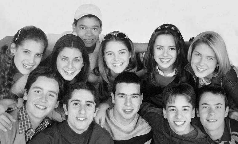 Elenco do seriado 'Sandy e Junior' em 1999.