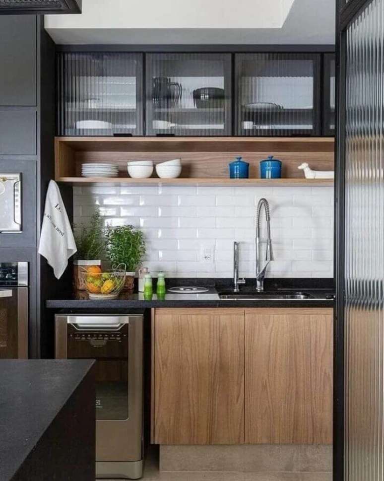 15. O subway tile é um ótimo revestimento para cozinha estilo industrial pequena – Foto: Casa 336