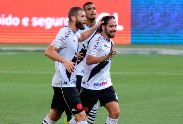 Martín Benítez marcou um belo gol de falta para o Vasco contra o Palmeiras no Allianz Parque (Foto: RENATO GIZZI/Photo Premium)