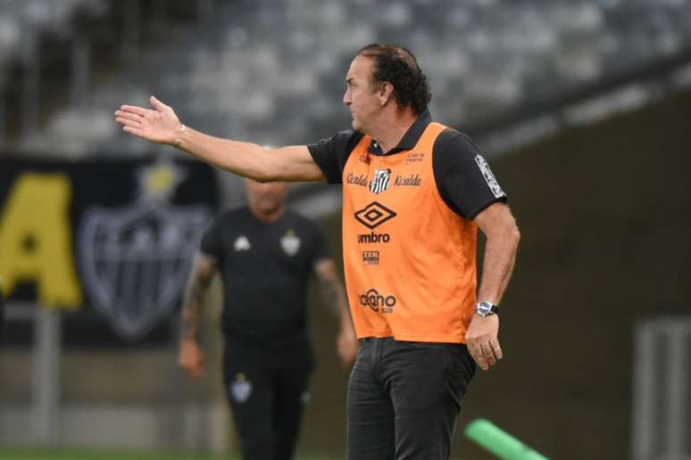 Cuca e Sampaoli travaram duelo no Mineirão (Foto: Ivan Storti/Santos FC)