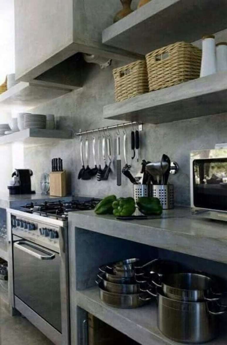 17. O cimento queimado tamb&eacute;m &eacute; muito usado na decora&ccedil;&atilde;o de cozinha estilo industrial &ndash; Foto: Pinterest