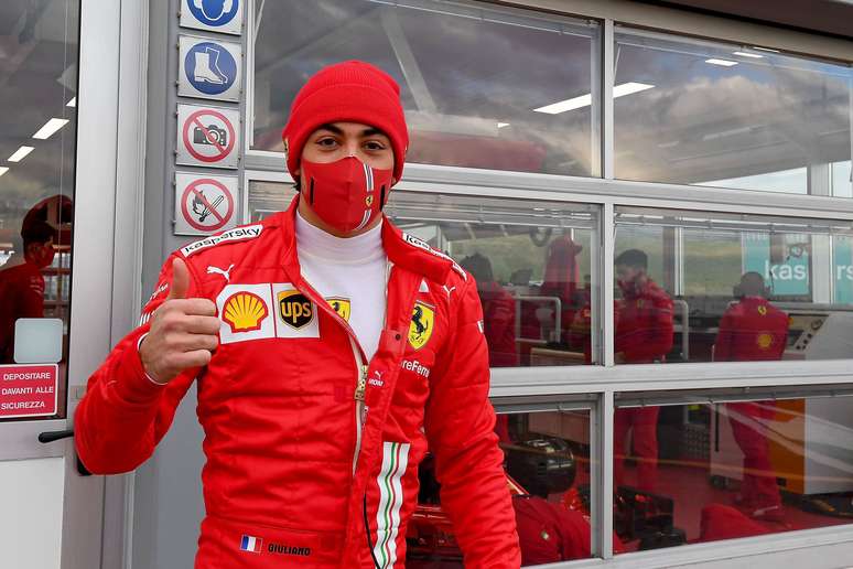 Alesi tenta a sorte no Japão (Foto: Ferrari)