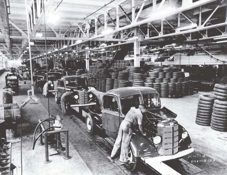 Nos anos 50, a Chevrolet produziu somente camionetes e caminhões no Brasil. 