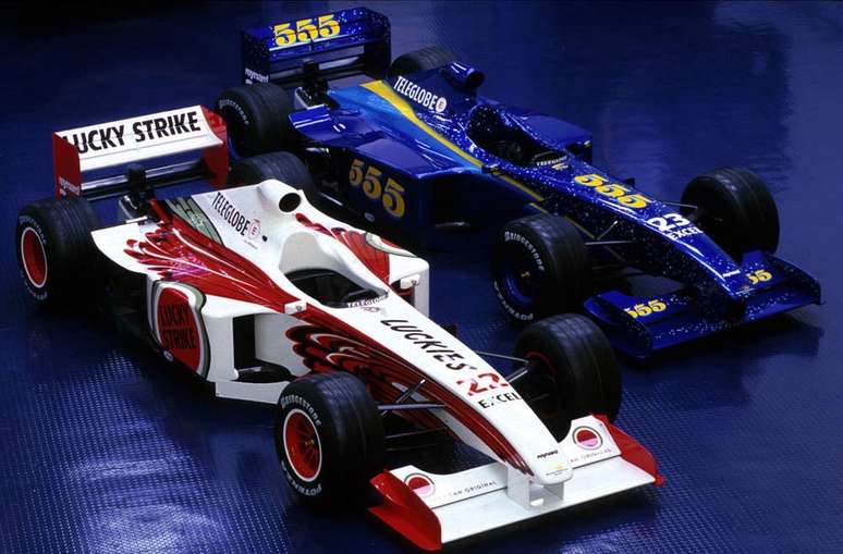 Ideia da BAR para 1999 era que cada carro tivesse uma pintura distinta, mas um veto da FIA pôs os planos da equipe por água abaixo. 