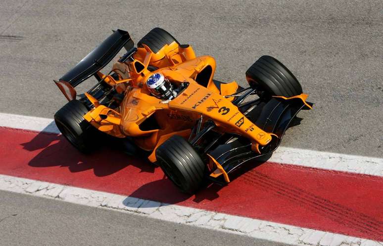 McLaren utilizou a cor laranja durante os testes para 2006, mas só adotaria a cor novamente de forma oficial em 2017. 