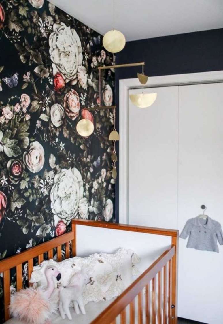 18. Papel de parede preto para quarto de bebê – Via: Pinterest