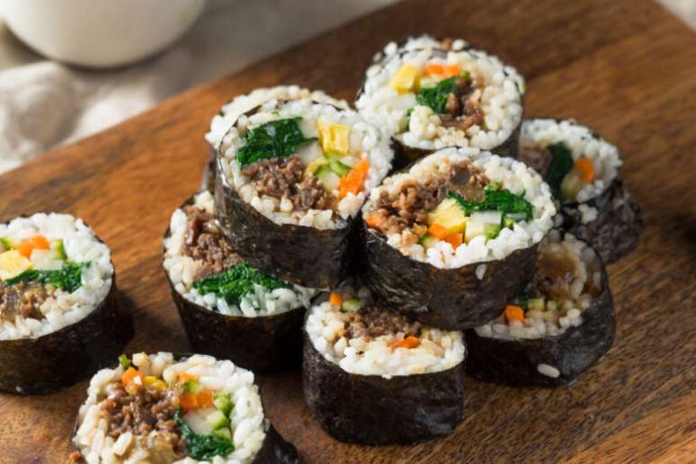 Guia da Cozinha - Kimbap: aprenda a fazer o “sushi coreano” em casa