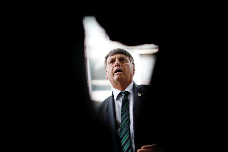 Presidente Jair Bolsonaro fala com jornalistas após reunião com ministro da Economia, Paulo Guedes, em Brasília
27/01/2021 REUTERS/Ueslei Marcelino