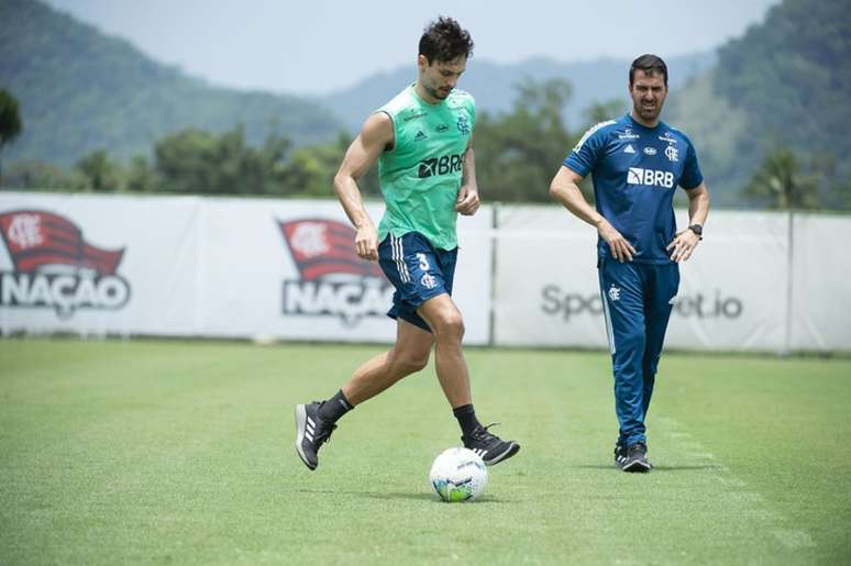 Rodrigo Caio teve Covid-19 e uma série de problemas físicos nesta temporada (Foto: Alexandre Vidal / Flamengo)