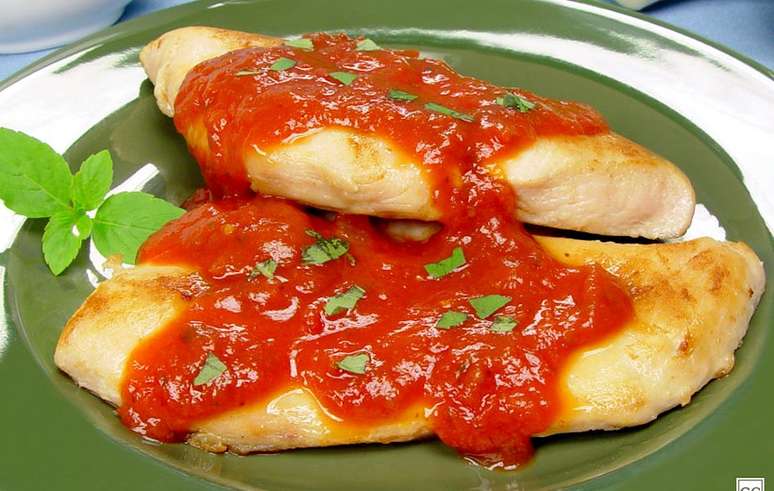 Frango light tomate manjericao destaque