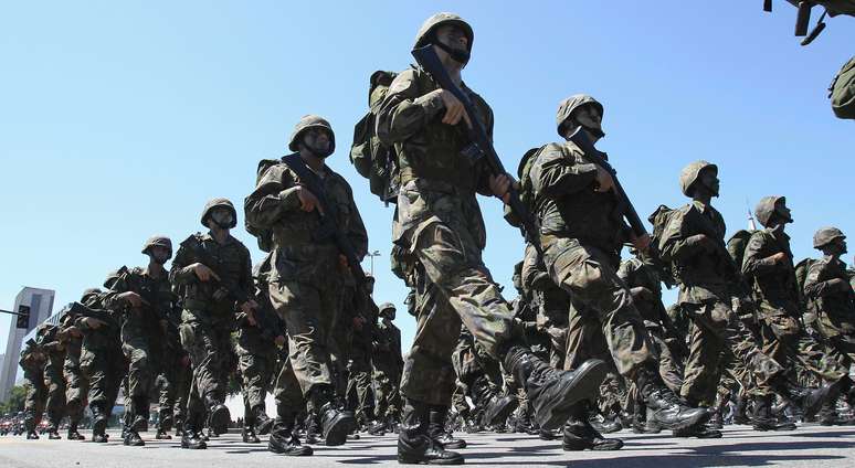 Brasil tem grande despesa para pagar pensão para filhas de militares