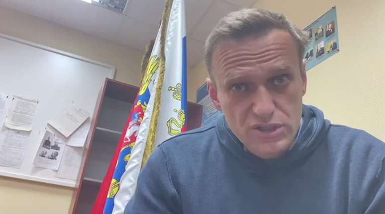 L&iacute;der opositor russo Alexei Navalny fala em v&iacute;deo publicado em rede social em delegacia nos arredores de Moscou
18/01/2021 Cortesia do Instagram @NAVALNY/Rede Social via REUTERS