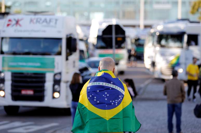 Manifesta&ccedil;&atilde;o de caminhoneiros, em Curitiba. 26/5/2019. REUTERS/Rodolfo Buhrer
