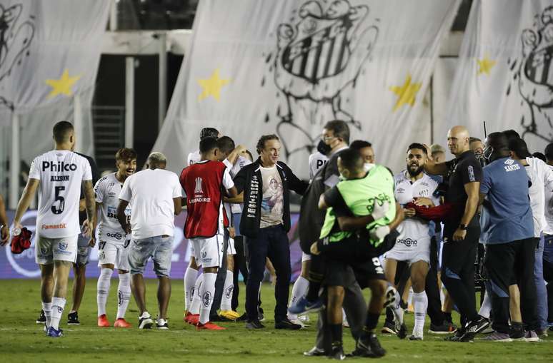 Santos comemora classifica&ccedil;&atilde;o &agrave; final da Libertadores ap&oacute;s vit&oacute;ria sobre o Boca Juniors na Vila Belmiro 
14/01/2021
Pool via REUTERS/Sebastiao Moreira