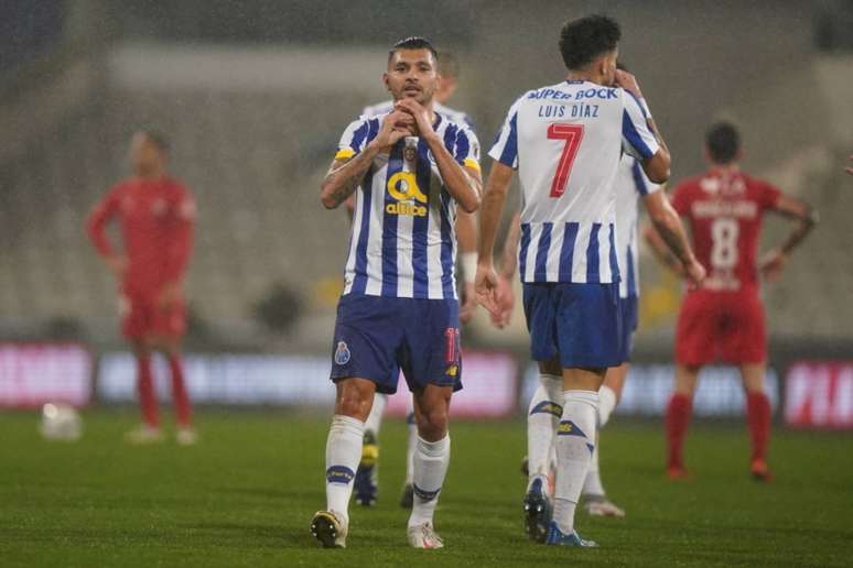 Jesús Corona marcou na vitória por 2 a 0 (Foto: Divulgação / Porto)