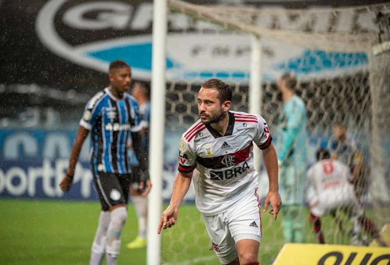 Em grande jogo, Fluminense quebra invencibilidade do Flamengo e assume o 2º  lugar