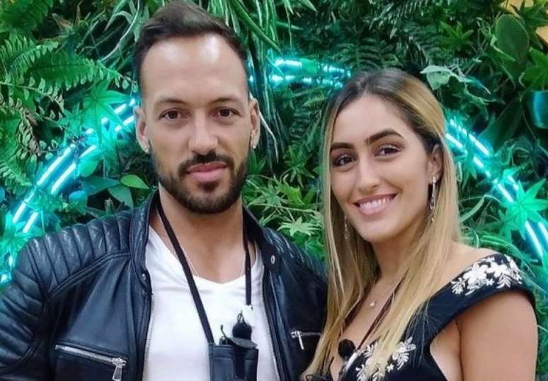 André e Zena querem faturar algum dinheiro como compensação pela superexposição da intimidade