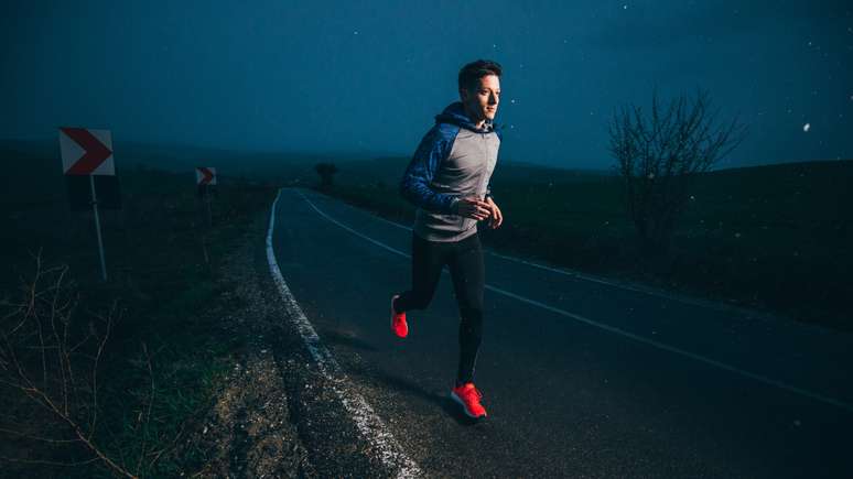 Praticar corrida pela noite atrapalha o ciclo do sono