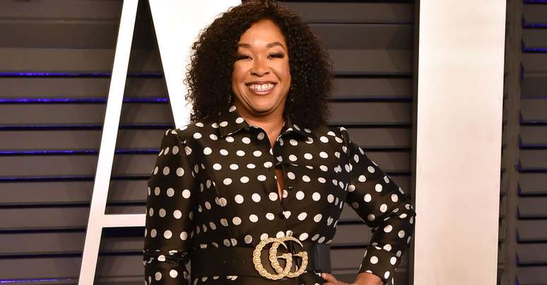 Shonda Rhimes é uma roteirista e produtora executiva americana de sucesso