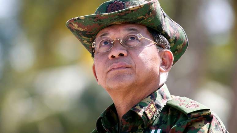 O comandante militar Min Aung Hlaing está agora no poder