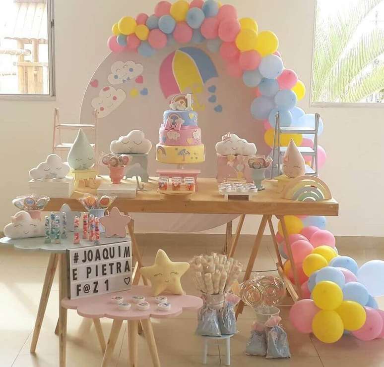 53. Decora&ccedil;&atilde;o colorida e delicada para festa de anivers&aacute;rio chuva de ben&ccedil;&atilde;o &ndash; Foto: Pinterest