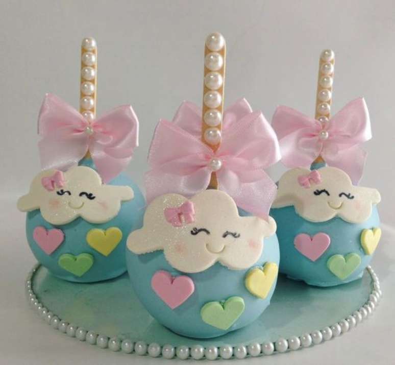 23. At&eacute; mesmo os doces podem ser decorados com o tema da chuva de ben&ccedil;&atilde;o. Foto: Tudo Especial
