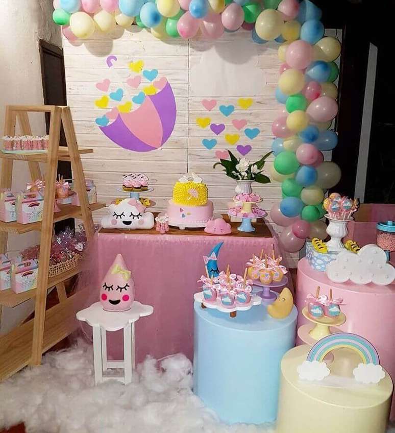 54. Festa chuva de ben&ccedil;&atilde;o com decora&ccedil;&atilde;o simples &ndash; Foto: Caramello Festas