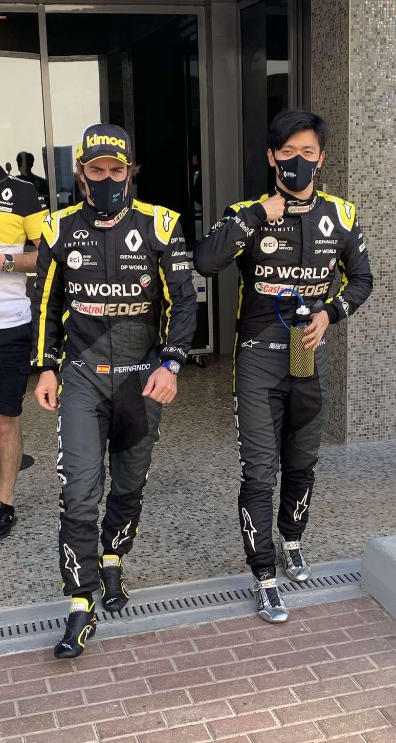 Fernando Alonso e Guanyu Zhou, da Alpine.
