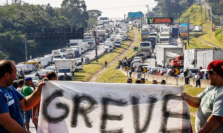 Caminhoneiros aprovam decisão de Bolsonaro sobre isenção
