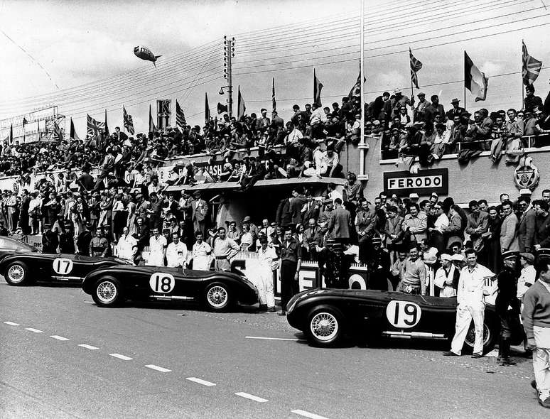 Em 1953, a Jaguar competiu com três C-Type, com os números 17, 18 e 19.