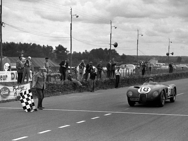 Pilotado por Tony Rolt e Duncan Hamilton, o C-Type de número 18 foi o vencedor das 24 Horas de Le Mans de 1953. 